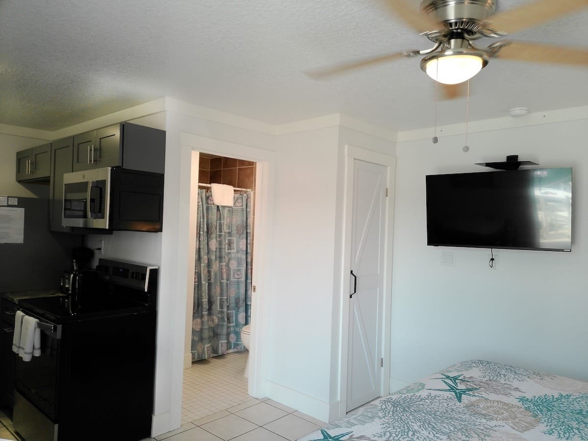 hallway-bathroom-Room-2