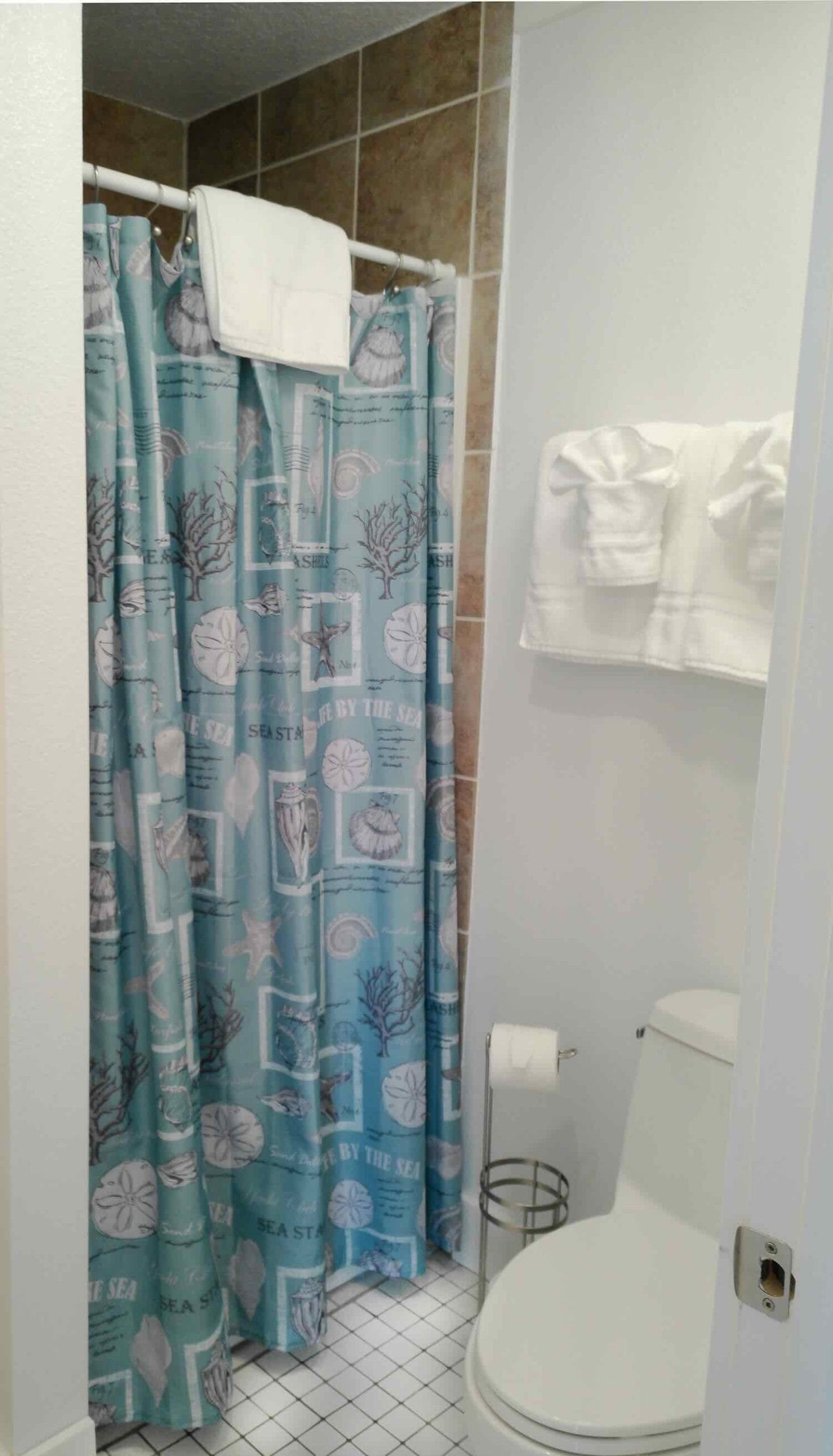 shower-curtain-room-2-scaled